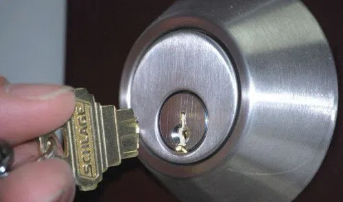 Royal Locksmith Store Spring Lake, NJ 732-749-7420 - key-broke-in-lock
